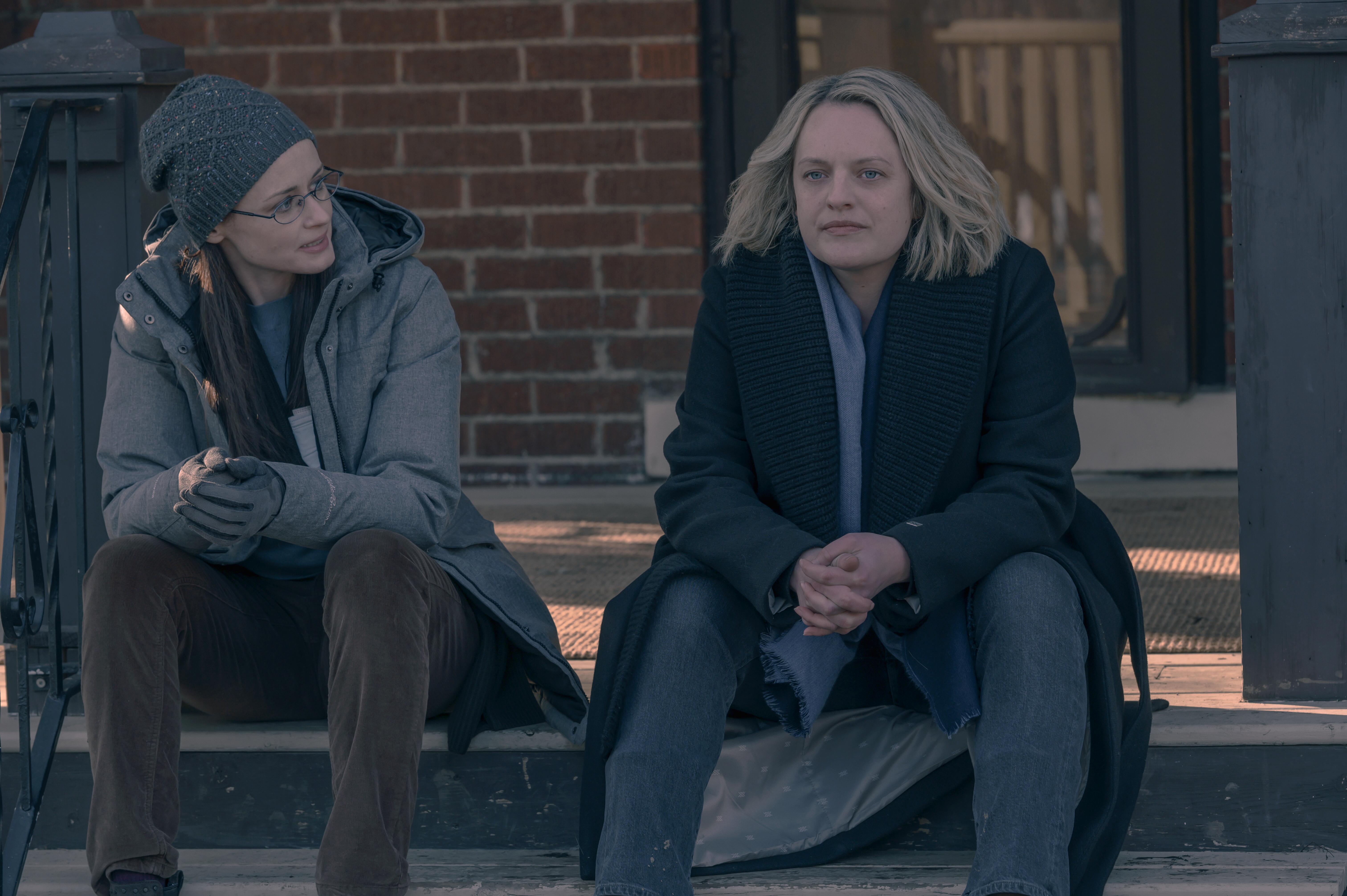 Elisabeth Moss and Alexis Bledel in The Wilderness (2021)