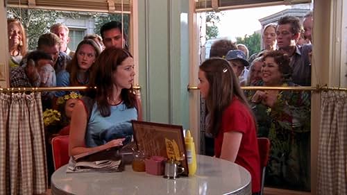 Alexis Bledel and Lauren Graham in Gilmore Girls (2000)