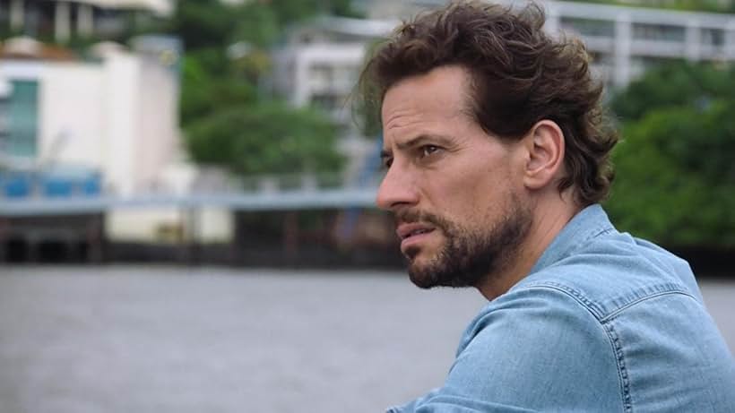 Ioan Gruffudd in Harrow (2018)