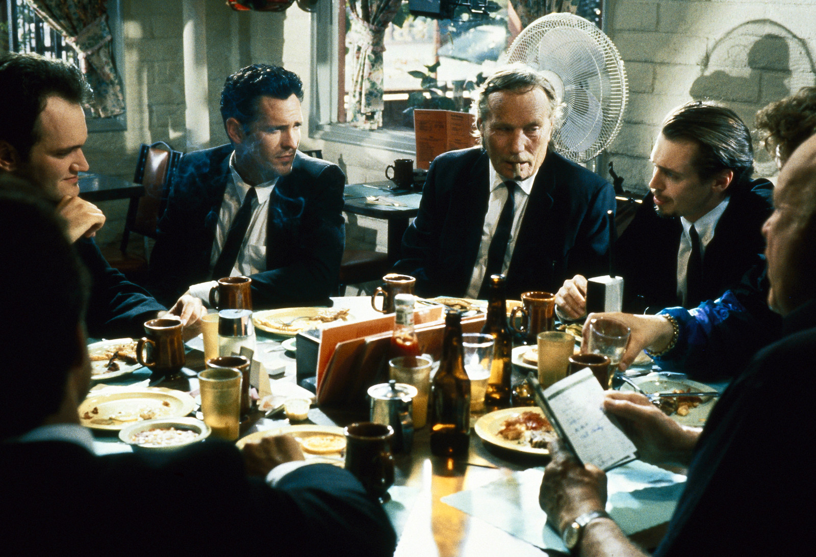 Steve Buscemi, Quentin Tarantino, Michael Madsen, Chris Penn, Edward Bunker, and Lawrence Tierney in Reservoir Dogs (1992)