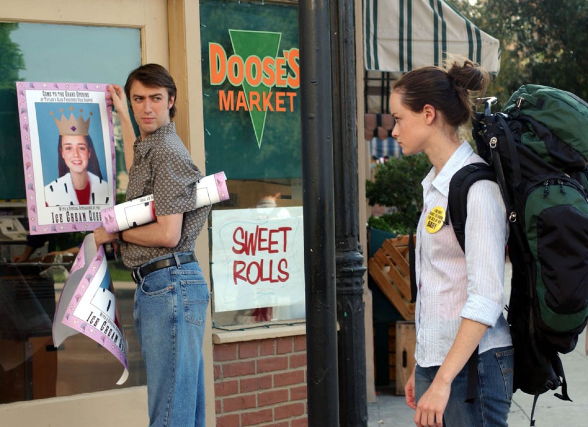 Alexis Bledel and Sean Gunn in Gilmore Girls (2000)