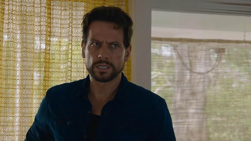 Ioan Gruffudd in Harrow (2018)