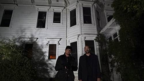 Aaron Goodwin and Zak Bagans in The Woodbury: Home Of American Horror Story (2019)