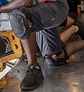 Airline worker in ProFlex 435HL hinged knee pads