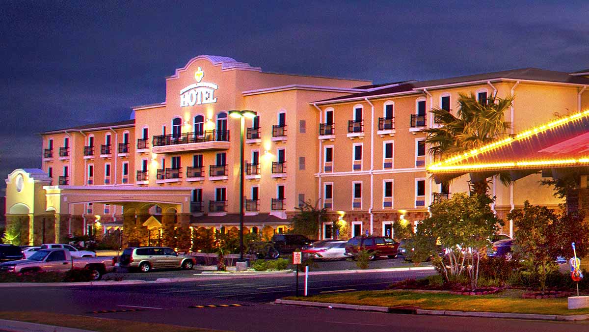 Evangeline Downs Hotel image