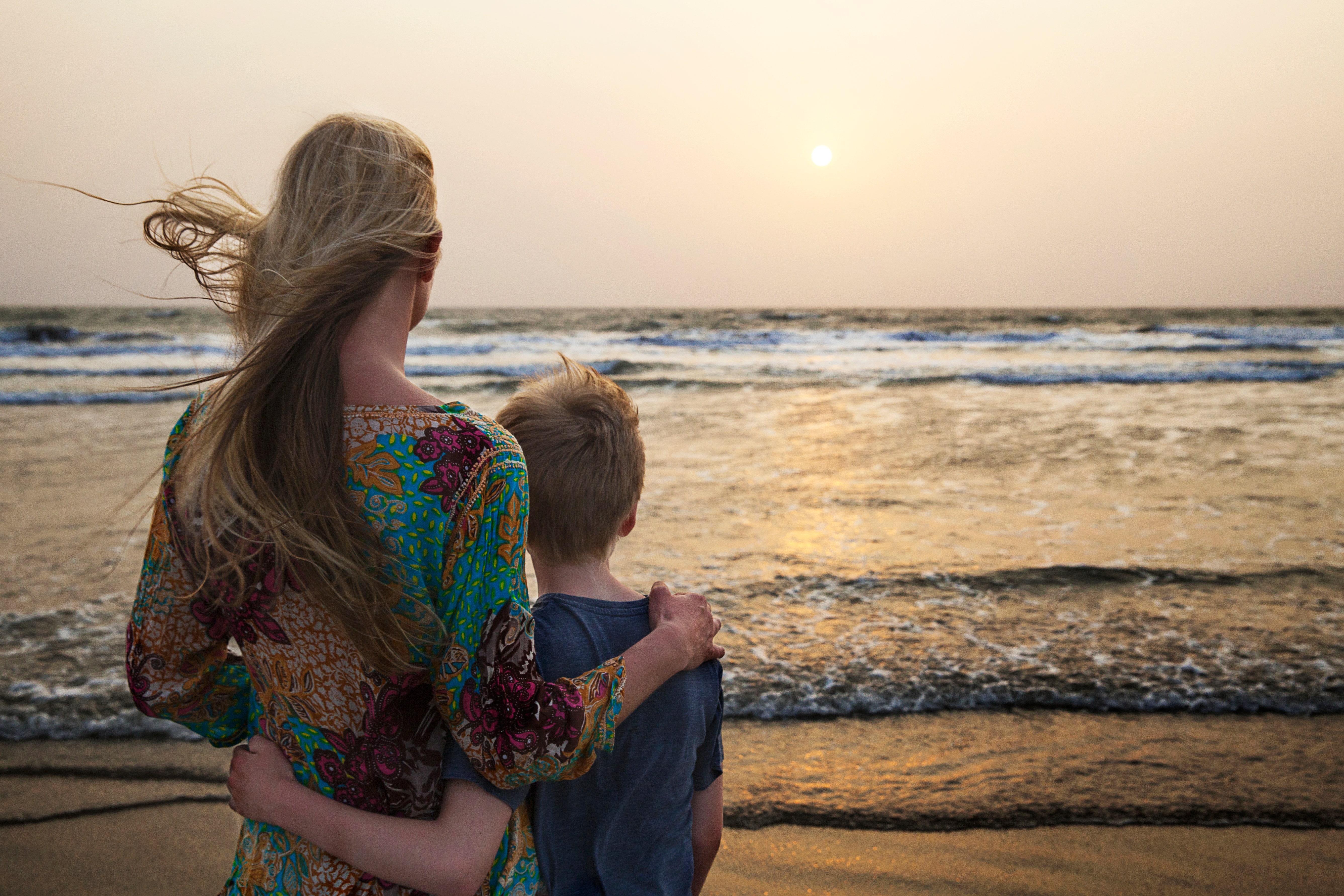 La storia di Caterina e i suoi figli, conosciuti per caso in vacanza