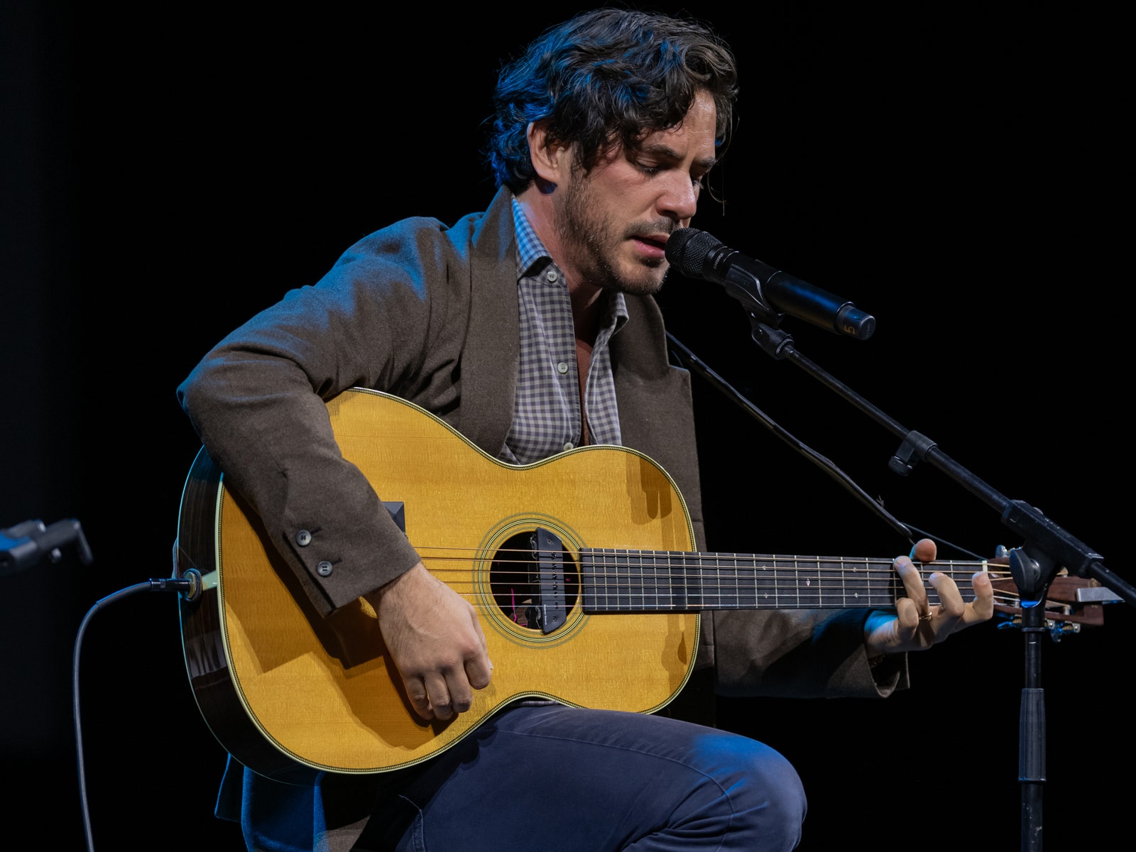 Vanity Fair Stories 2023, Jack Savoretti: «In Italia divento Hugh Grant, in Inghilterra sono ligure fino in fondo»