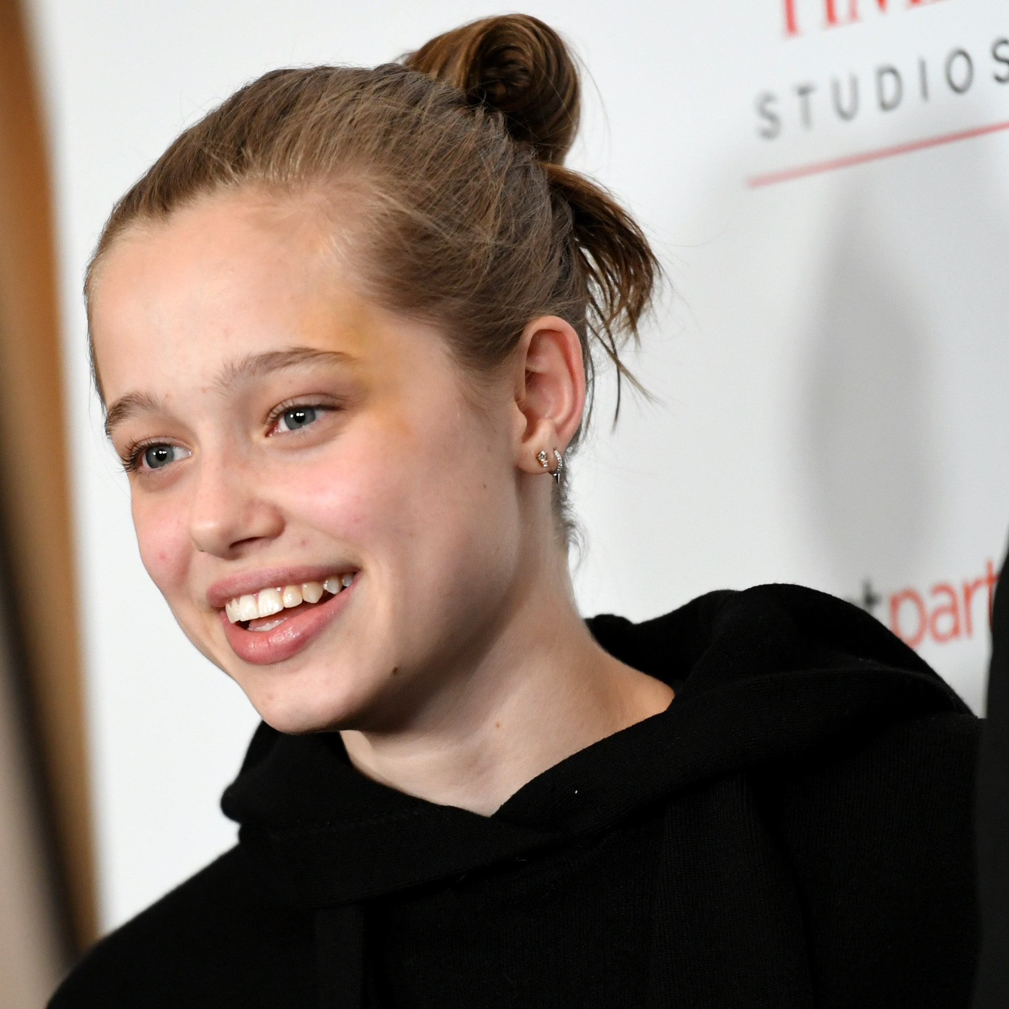 Shiloh Jolie-Pitt cambia cognome: la prima scelta da maggiorenne è stata rinnegare papà Brad Pitt