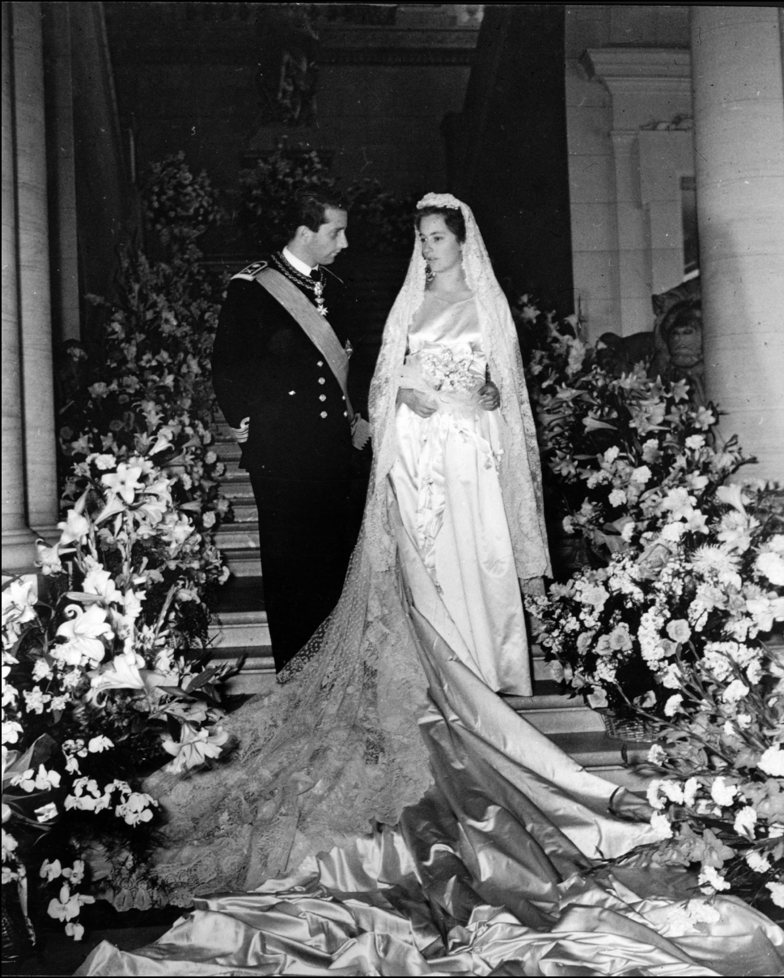 Alberto del Belgio con Paola Ruffo di Calabria nel giorno delle nozze celebrate a Bruxelles il 2 luglio 1959.