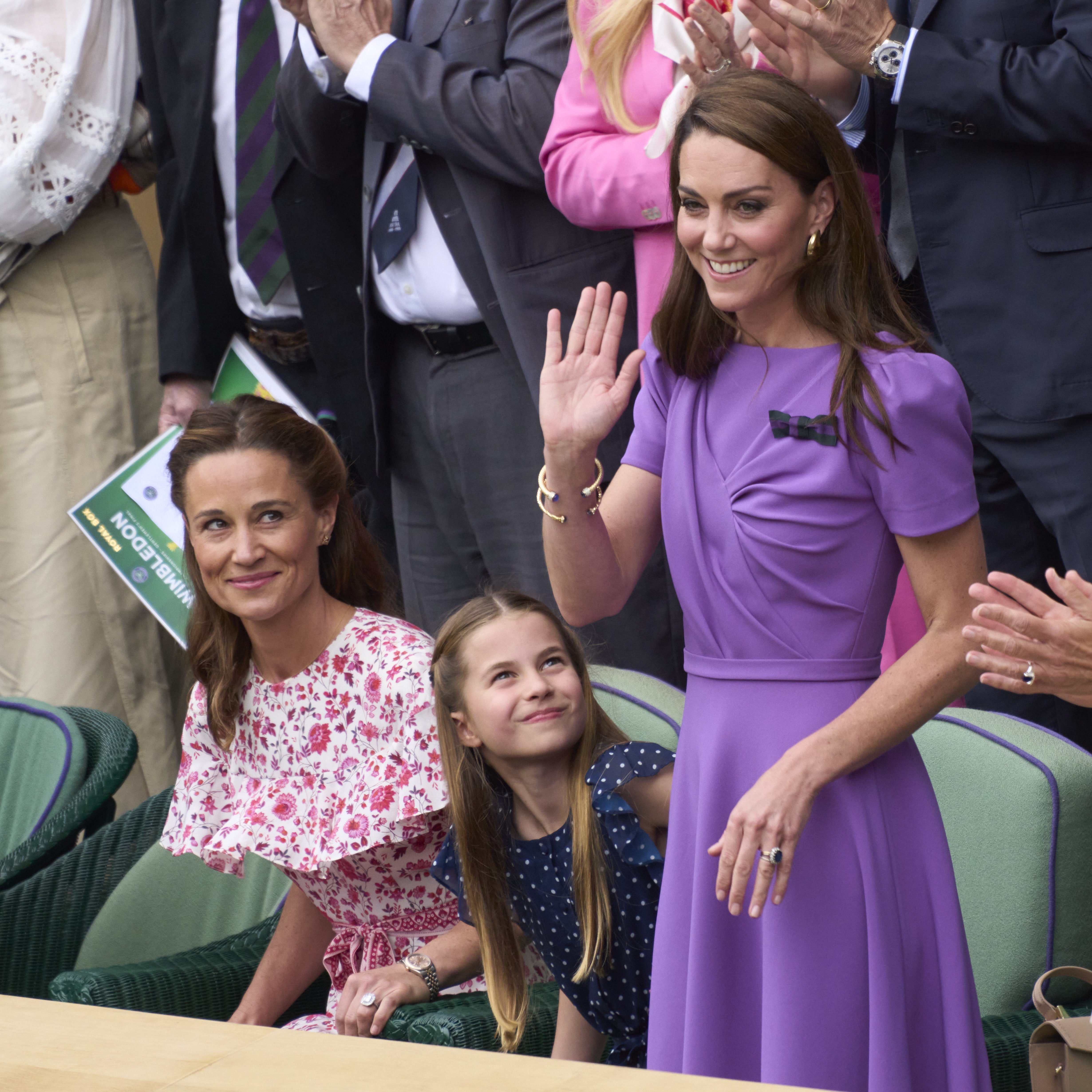 Charlotte e Pippa si emozionano con Kate Middleton: il racconto della foto più toccante di Wimbledon