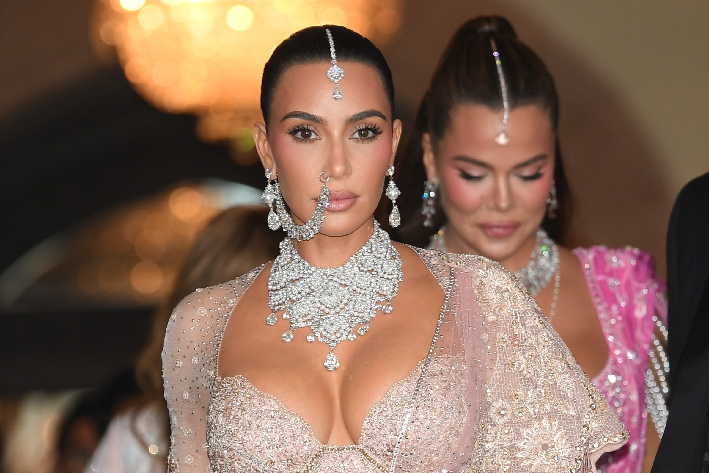 Kim Kardashian, questa volta i diamanti sono troppi anche per lei