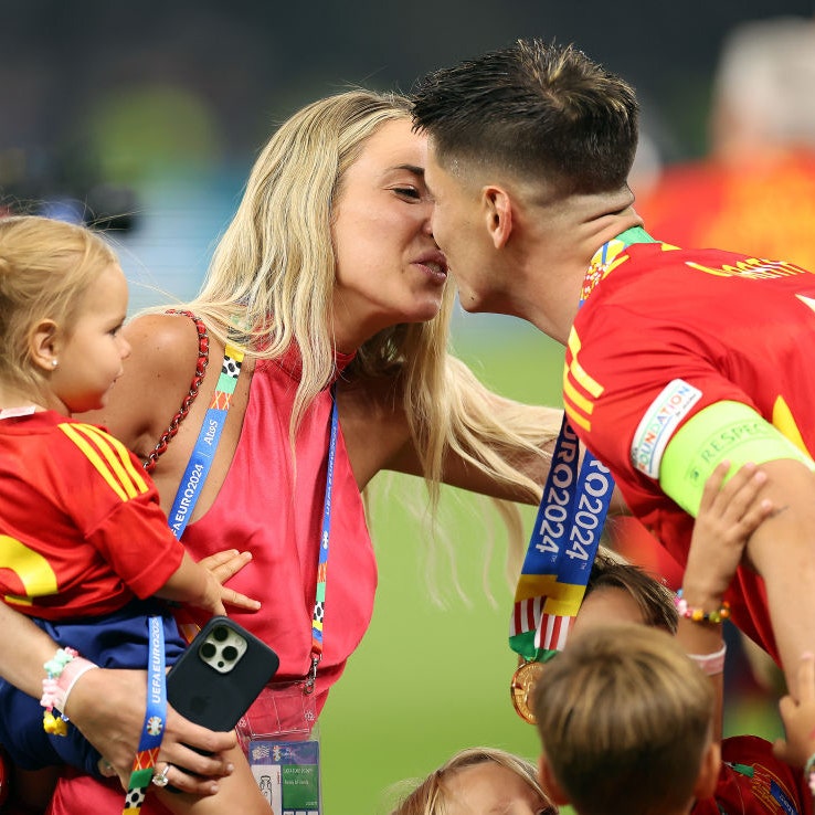 Il bacio di Alvaro Morata ad Alice Campello dopo la vittoria dell'Europeo: «La mia ragione d'essere»