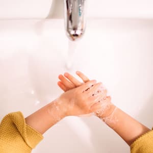 Top view of a kid washing its hands