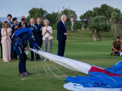 3 June 2024, Italy, Bari: Giorgia Meloni (l-r), Prime Minister of Italy, Justin Trudeau, P