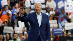 U.S. President Joe Biden waves to his supporters during a campaign stop in Detroit, Michigan, U.S., July 12, 2024. REUTERS/Rebecca cook

