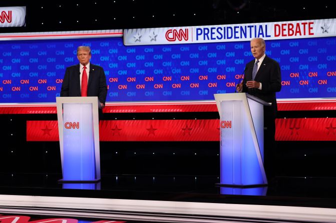 No props or pre-written notes were allowed on the stage. Candidates were given a pen, a pad of paper and a bottle of water.