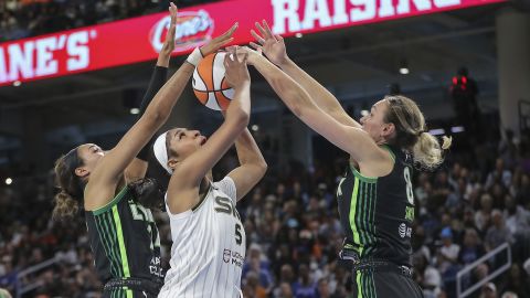 CHICAGO, IL - JUNE 30: Angel Reese #5 of the Chicago Sky is double teamed by Napheesa Collier #24 of the Minnesota Lynx and Alanna Smith #8 of the Minnesota Lynx during the second half on June 30, 2024 at Wintrust Arena in Chicago, Illinois. (Photo by Melissa Tamez/Icon Sportswire) (Icon Sportswire via AP Images)