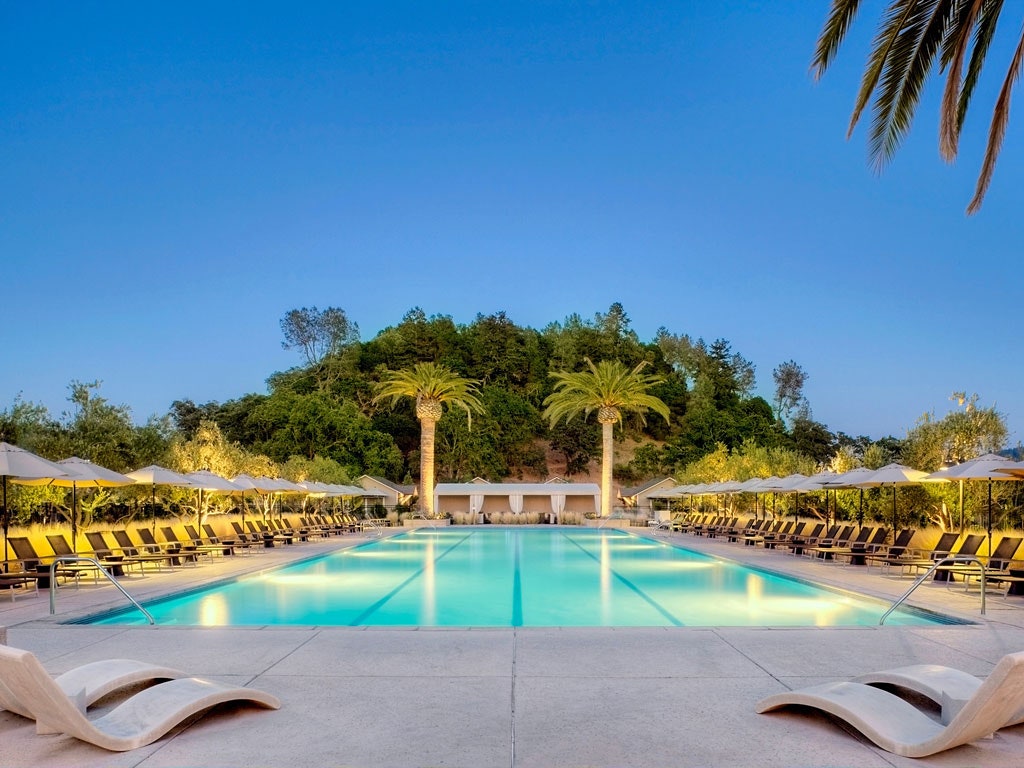 Image may contain Resort Hotel Building Pool Water and Summer