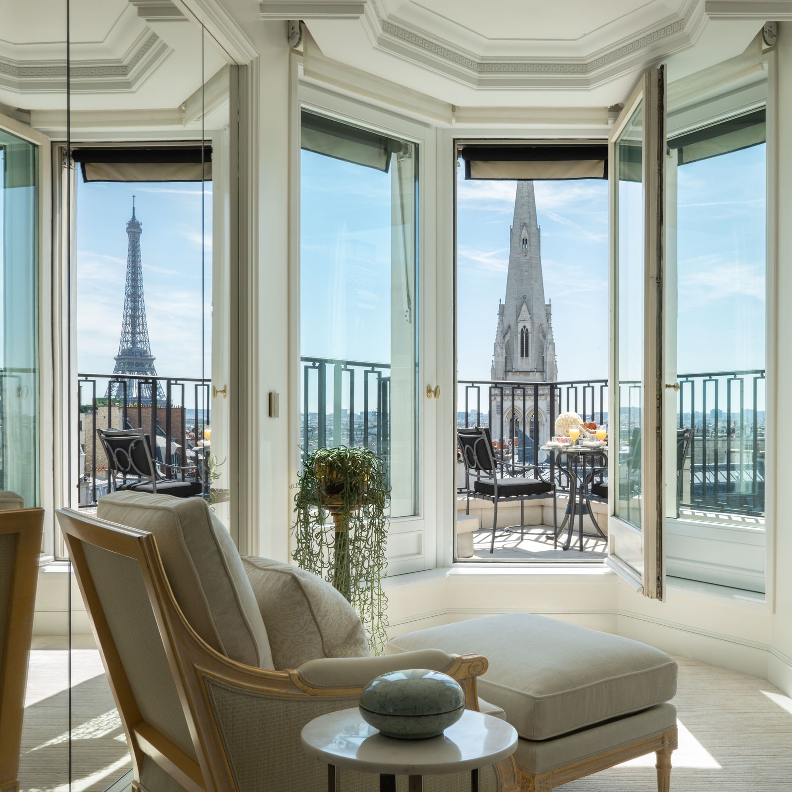 The best hotels near the Eiffel Tower