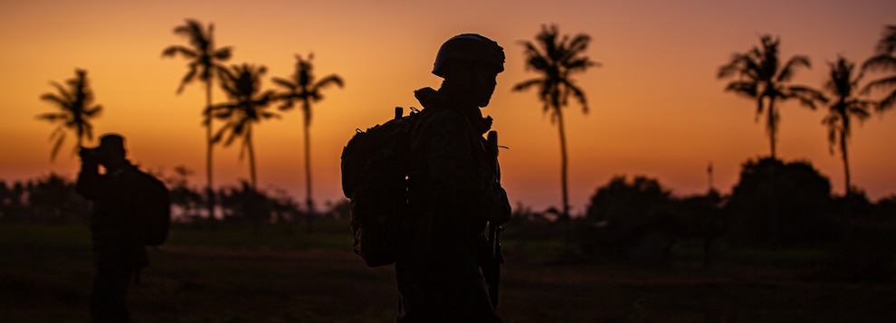 A U.S. Marine with Alpha Company, 1st Reconnaissance Battalion, 1st Marine Division, participates in an amphibious assault exercise as part of Super Garuda Shield 2024 near Banongan, Indonesia, Sept. 5, 2024.