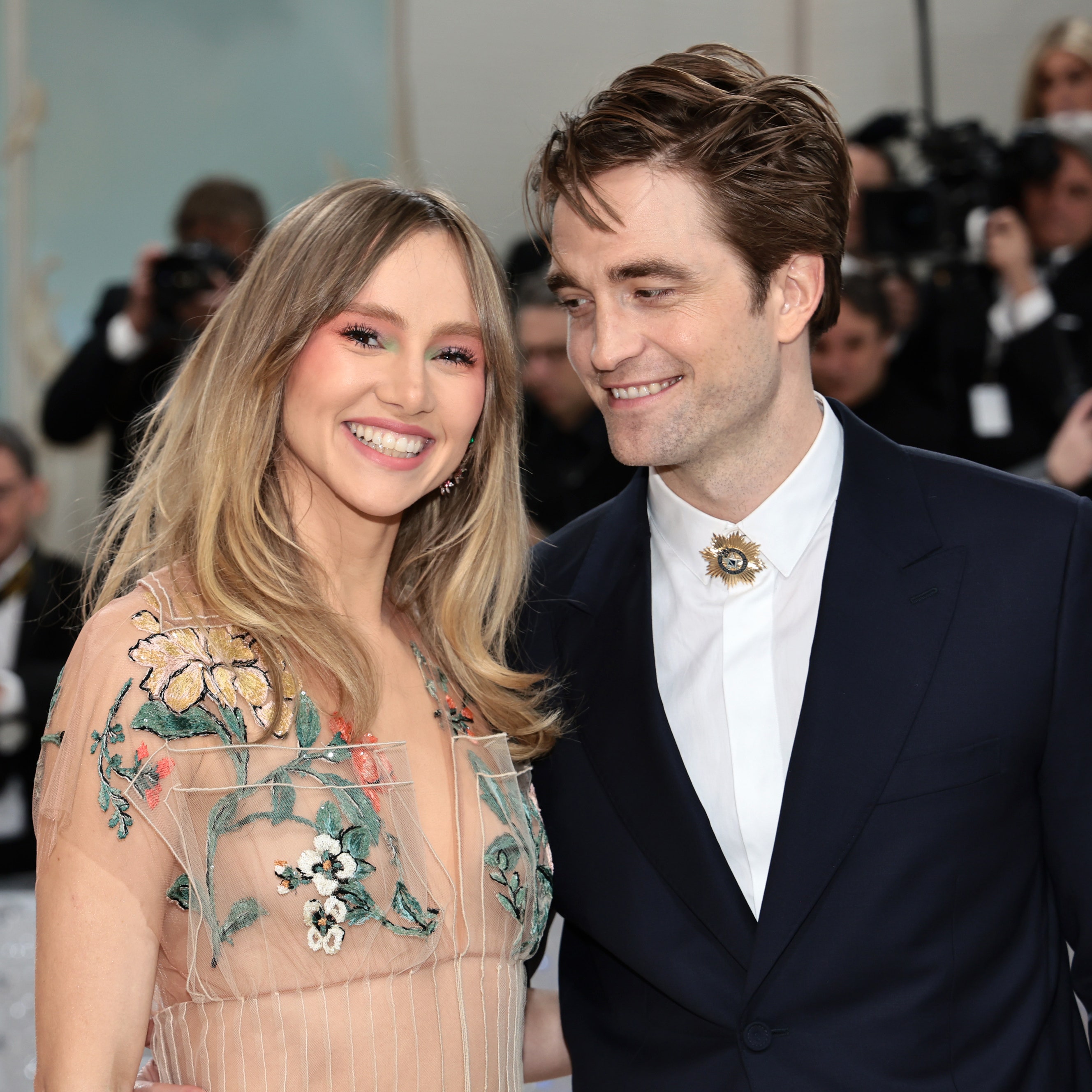Robert Pattinson and Suki Waterhouse's Meet Cute Sounds Like a Rom-Com