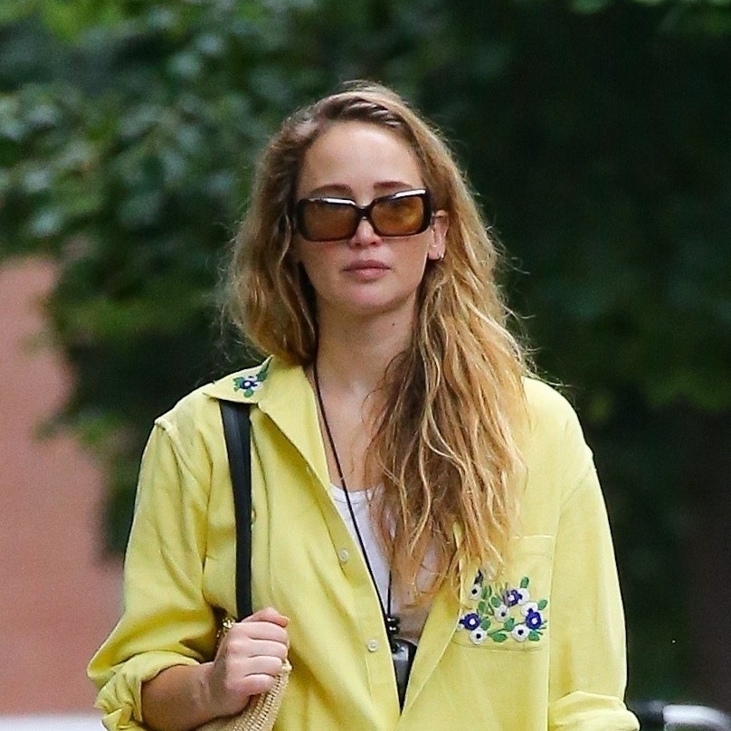 Jennifer Lawrence Is Giving ‘Cool Art Teacher’ in a Stone Pendant Necklace and Jelly Sandals