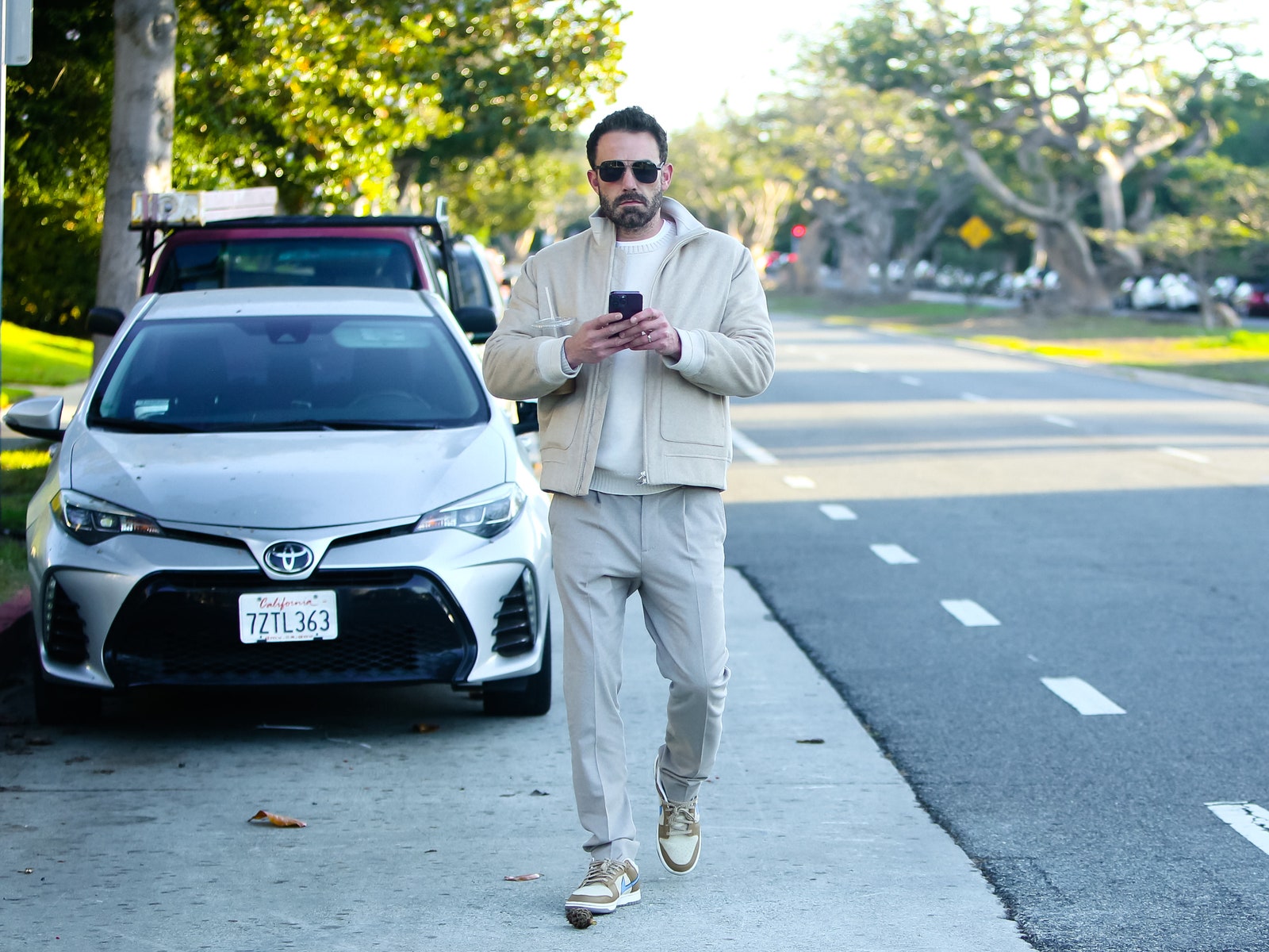 Ben Affleck wearing the Size x Nike Dunk Low ‘Dark Driftwood