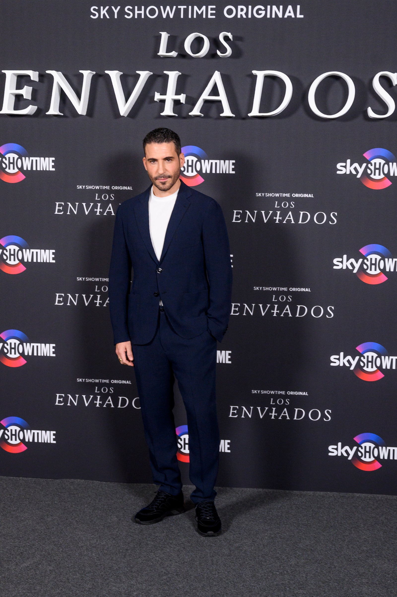 Miguel Ángel Silvestre es uno de los hombres mejor vestidos de 2024