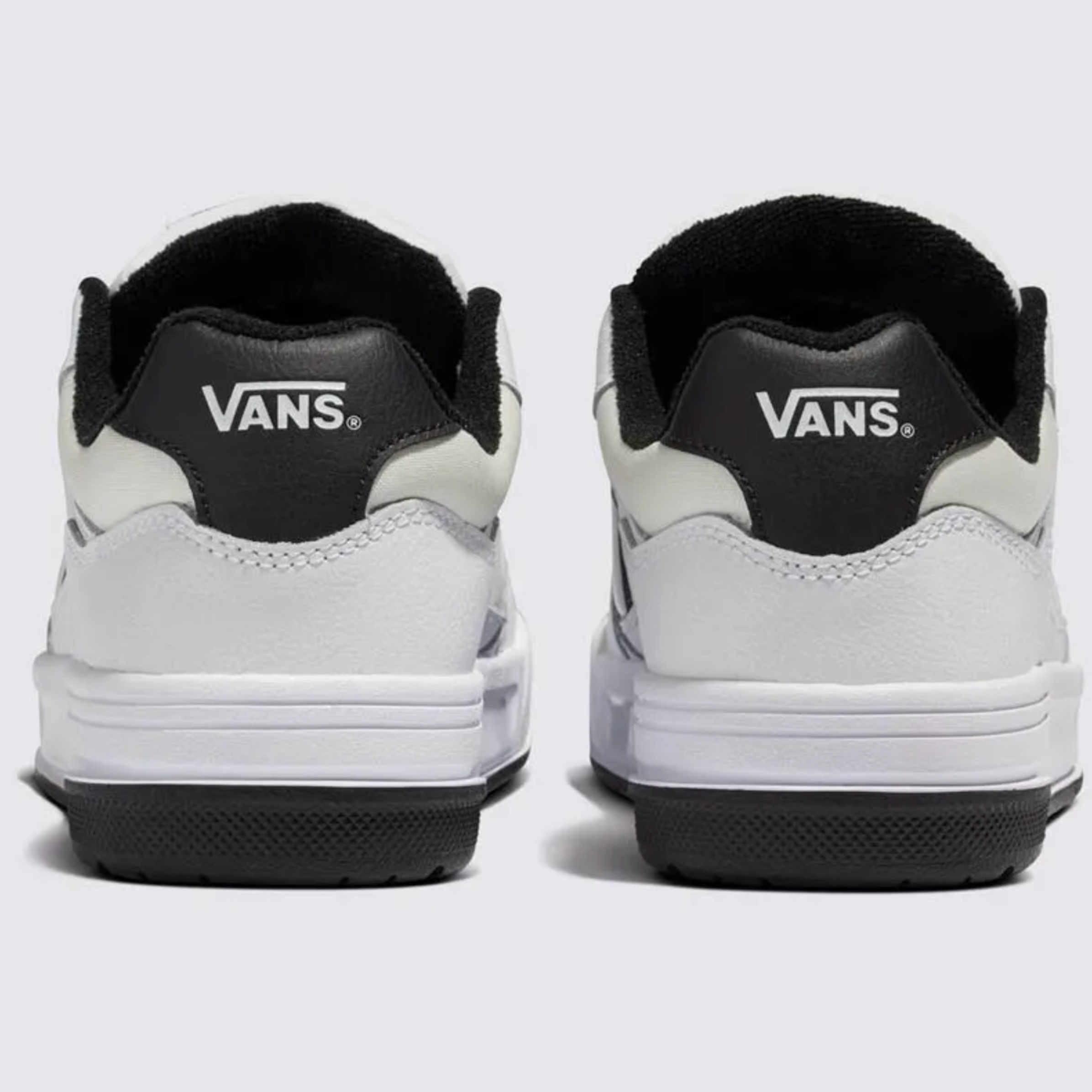 Estos Vans serán los nuevos básicos retro para usar con todo este verano