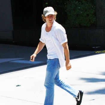 Jeremy Allen White Just Wore Fashion’s Current ‘It’ Sneaker