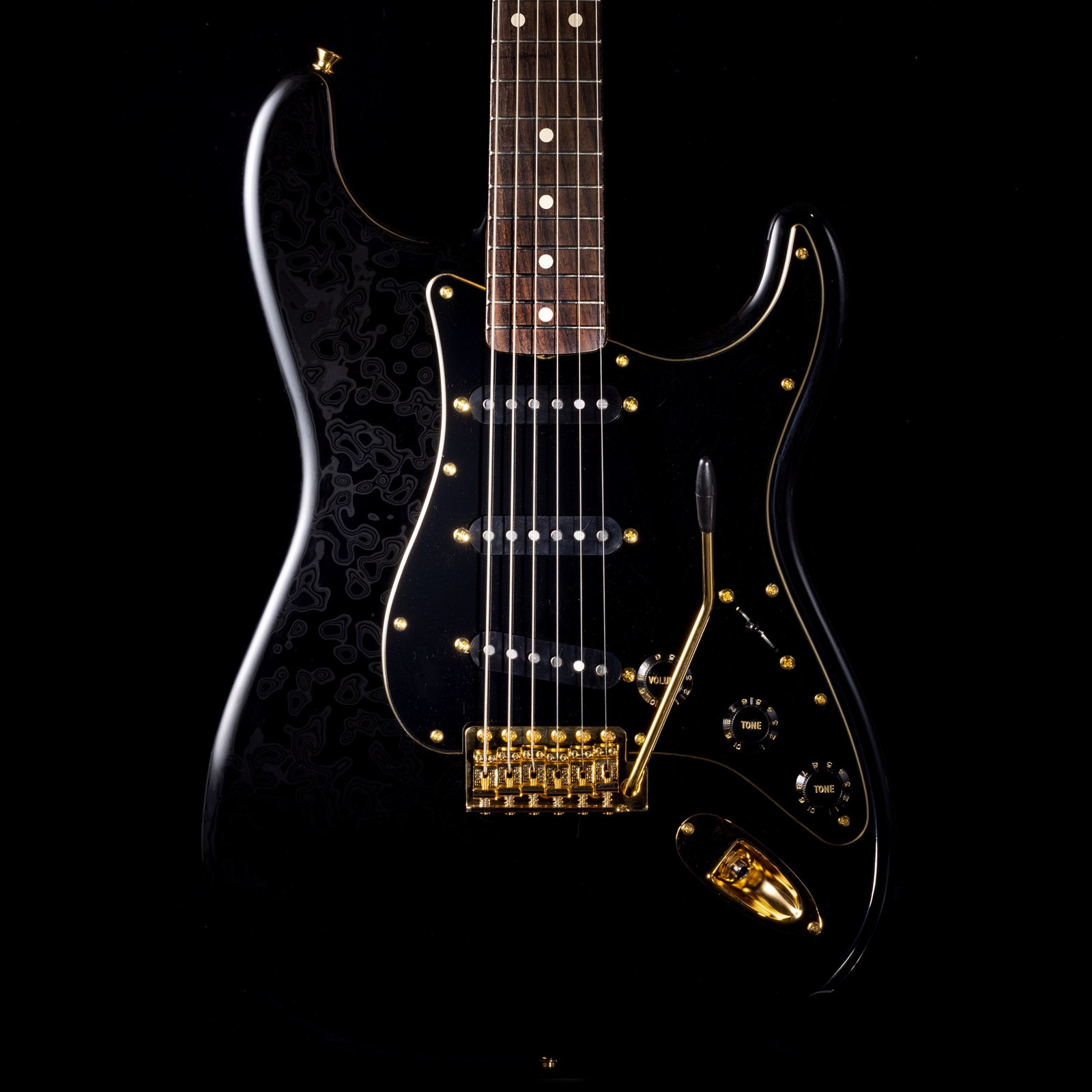 漆塗りのストラトキャスターも登場──「Fender Flagship Tokyo」オープン1周年記念アイテム