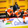 Flyers_Bench_James_van_Riemsdyk_Nolan_Patrick_01132021_Flyers_Pens_Frese.jpg