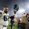 Jason-Kelce-Exit-Eagles-Bucs-NFC-Wild-Card-2023.jpg