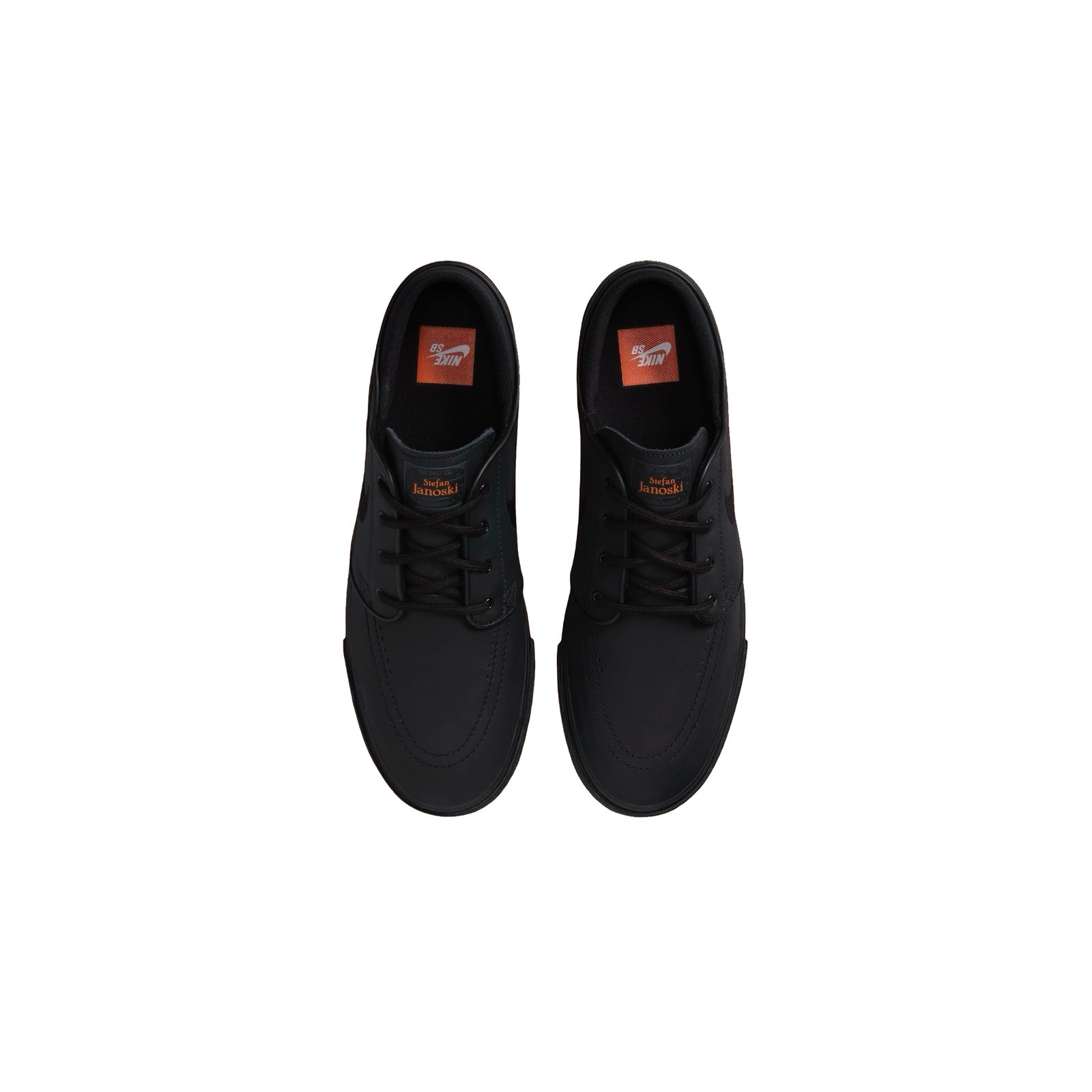 Las Nike SB Zoom Janoski OG+ ISO “Triple Black” son las zapatillas de menos de 100 euros que llevarás con tus mejores trajes