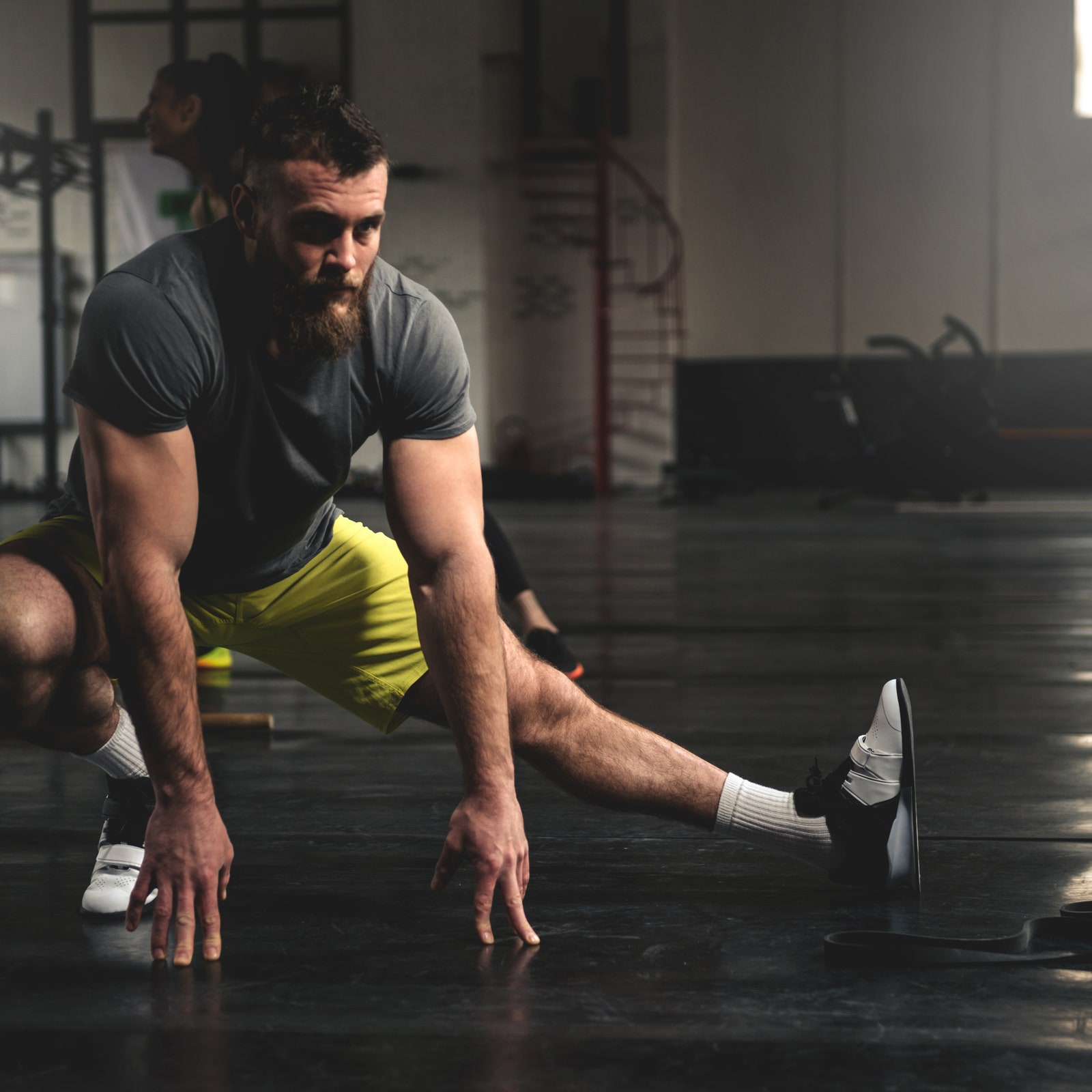 Cómo calentar bien en el gimnasio antes de una sesión de HIIT intensa para evitar lesiones