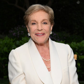 Julie Andrews y el lado menos “tecnicolor” de su vida: una sórdida infancia y unas relaciones de dependencia que superó gracias a la terapia