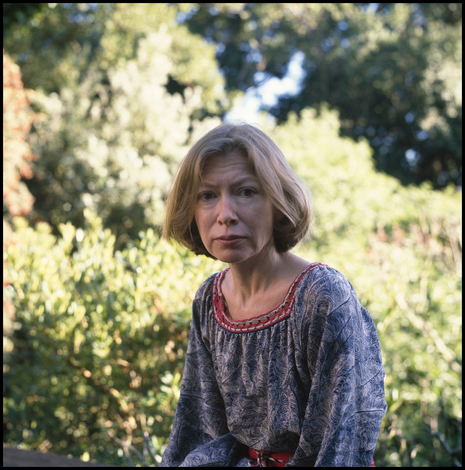 Retrato de la escritora Joan Didion en Berkeley California .