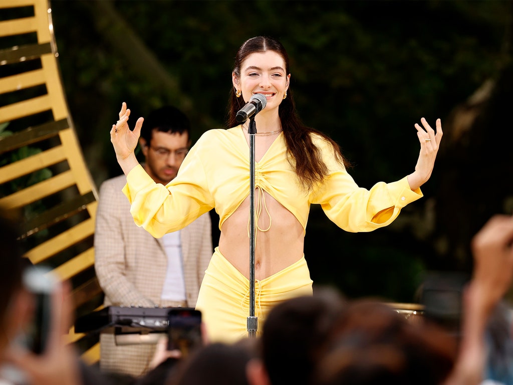 Lorde Reckons With Fame, Plays the Part of Cult Leader on Solar Power