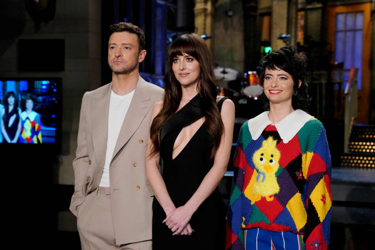 Dakota Johnson Roasts Justin Timberlakes “Comeback” on ‘SNL