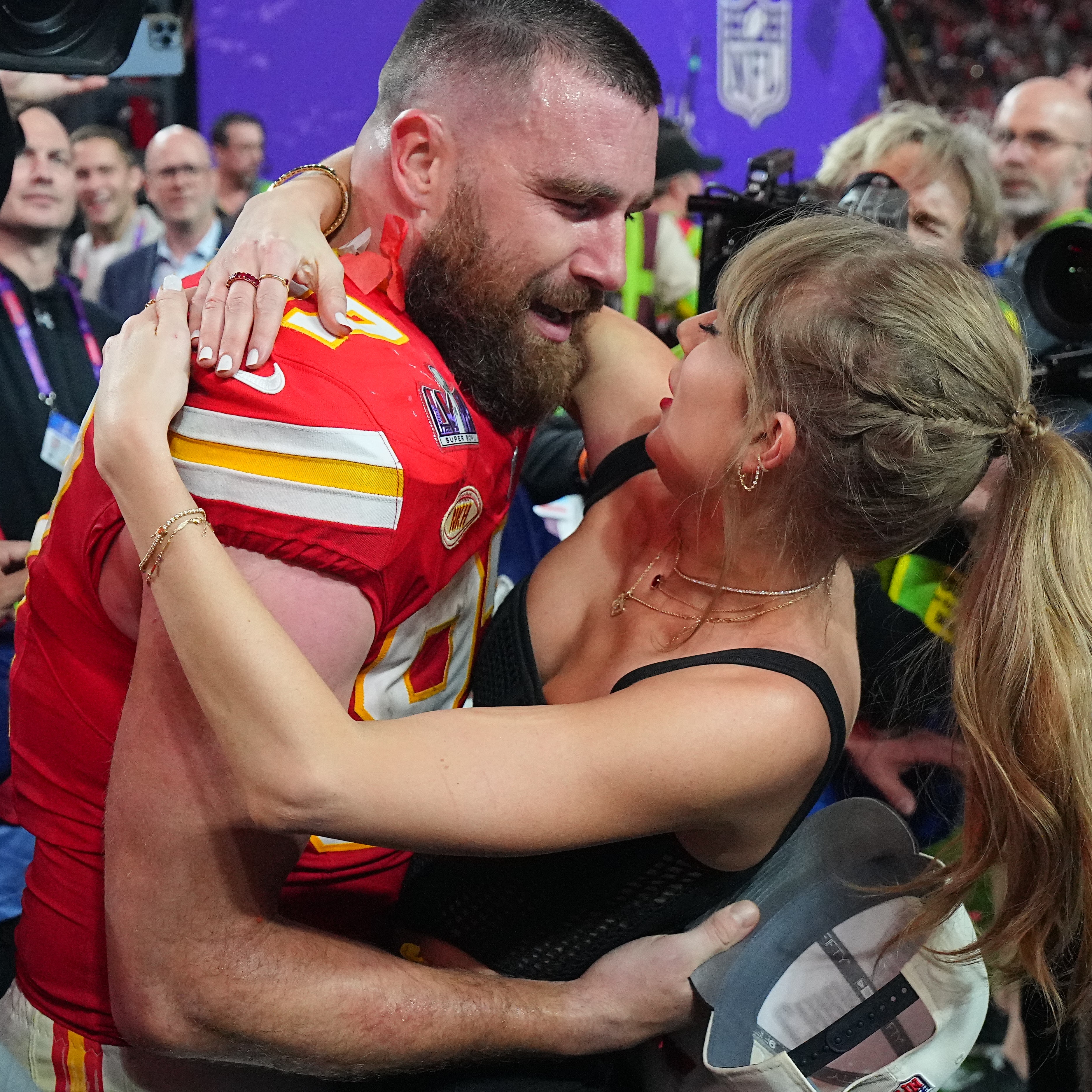 Travis Kelce Talks for Over 10 Minutes About Taylor Swift and How Absolutely Heart-Eyes He Is for Her