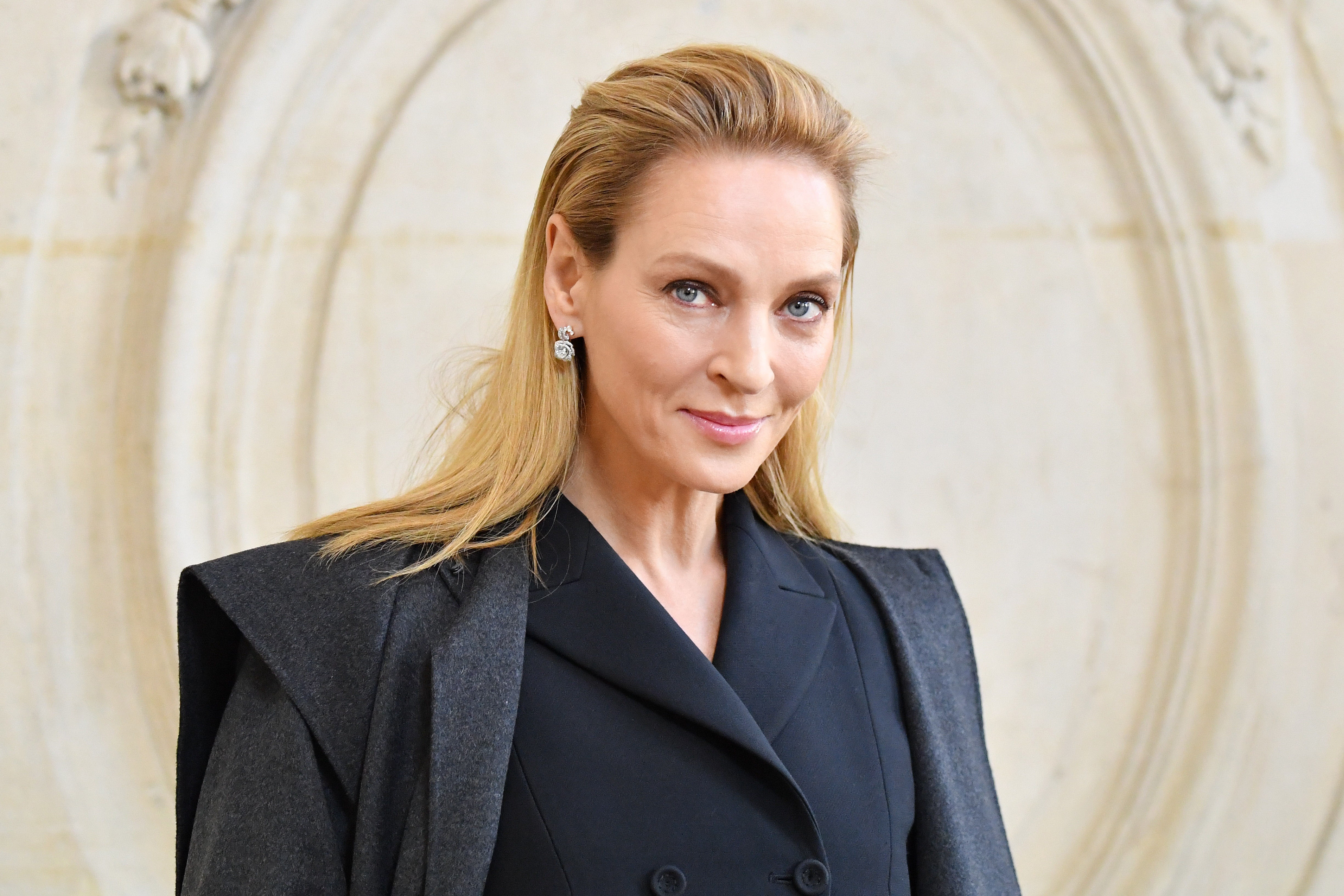 Dans une tribune poignante, Uma Thurman révèle avoir dû avorter lorsqu’elle était adolescente