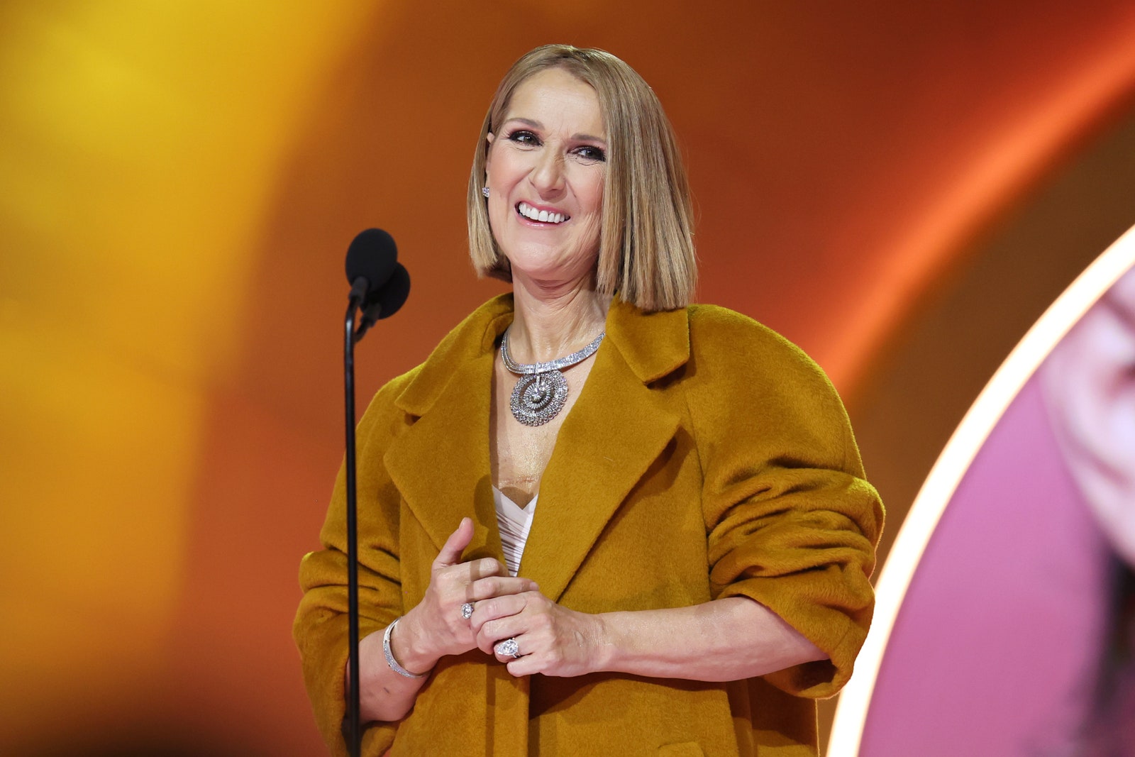 セリーヌ・ディオン、グラミー賞Celine Dion speaks onstage during the 66th GRAMMY Awards at Crypto.com Arena on February 04 2024 in Los...