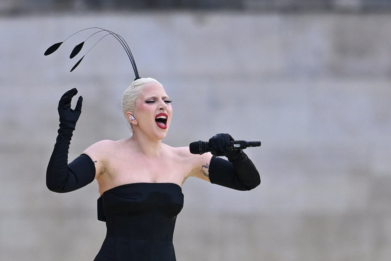 レディー・ガガ、パリオリンピック開会式、ディオールLady Gaga performs before the opening ceremony of the Olympic Games Paris 2024 on July 26 2024...