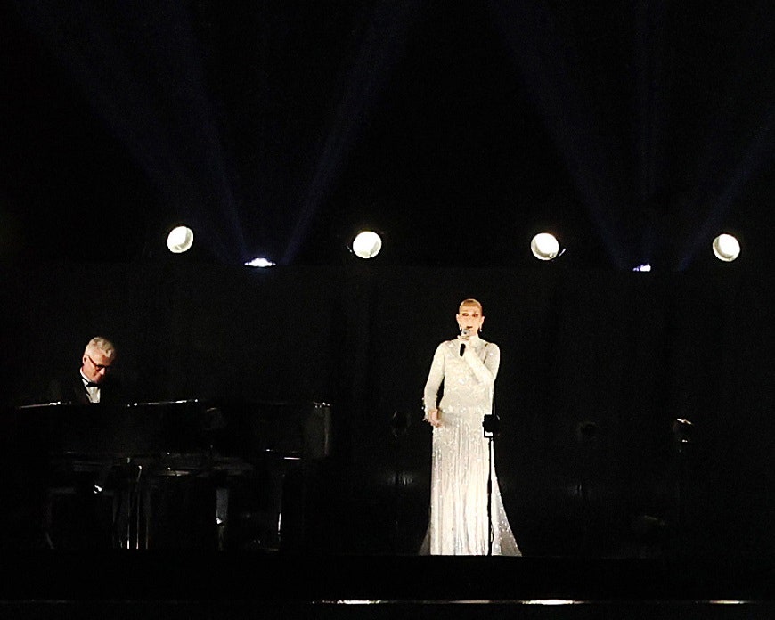 セリーヌ・ディオン、パリオリンピック2024Celine Dion performs on the Eiffel Tower as the conclusion of the opening ceremony of the Olympic...