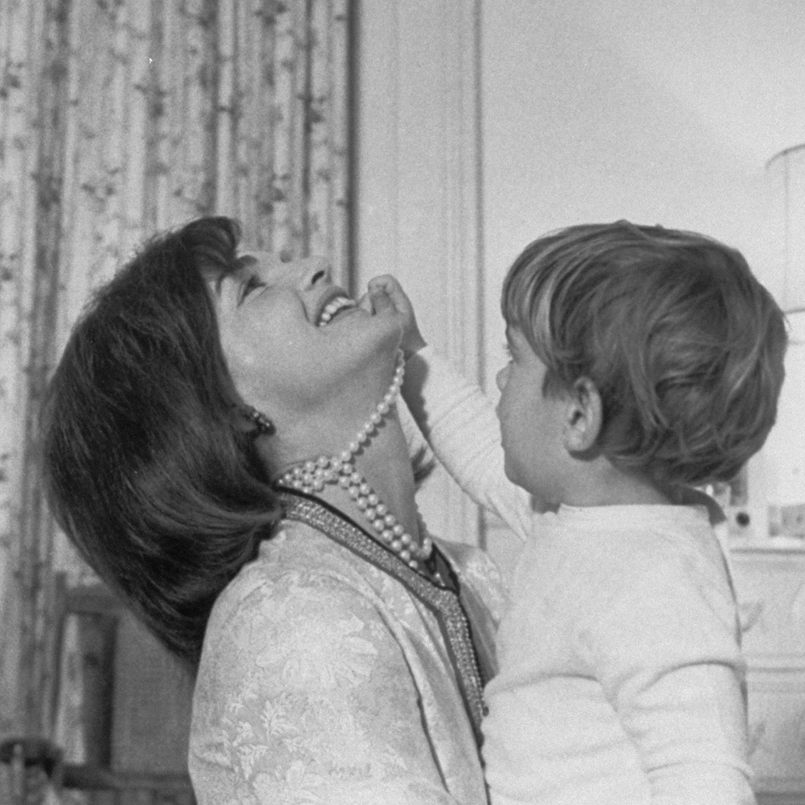 10 Rarely Seen Photographs Of Jackie Kennedy Relaxing At Home