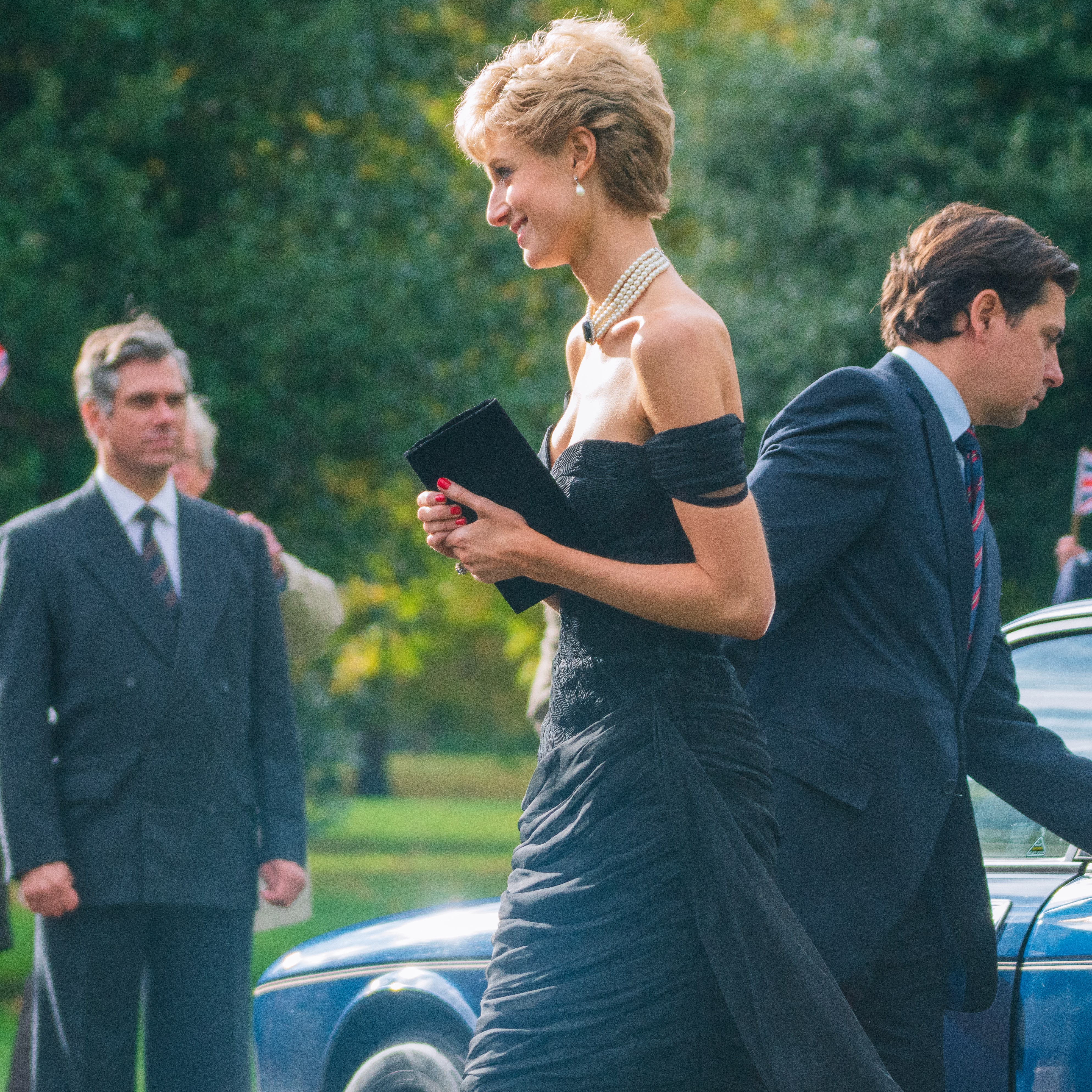 Elizabeth Debicki Is A Dazzling Princess Diana In The Crown Season 5