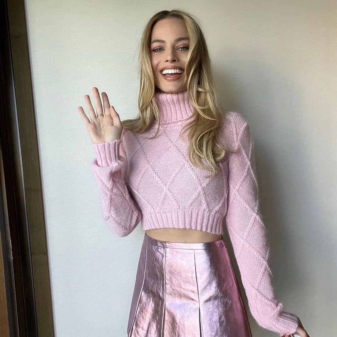 Margot Robbie’s Two-Tone Nails Are Ideal For Summer