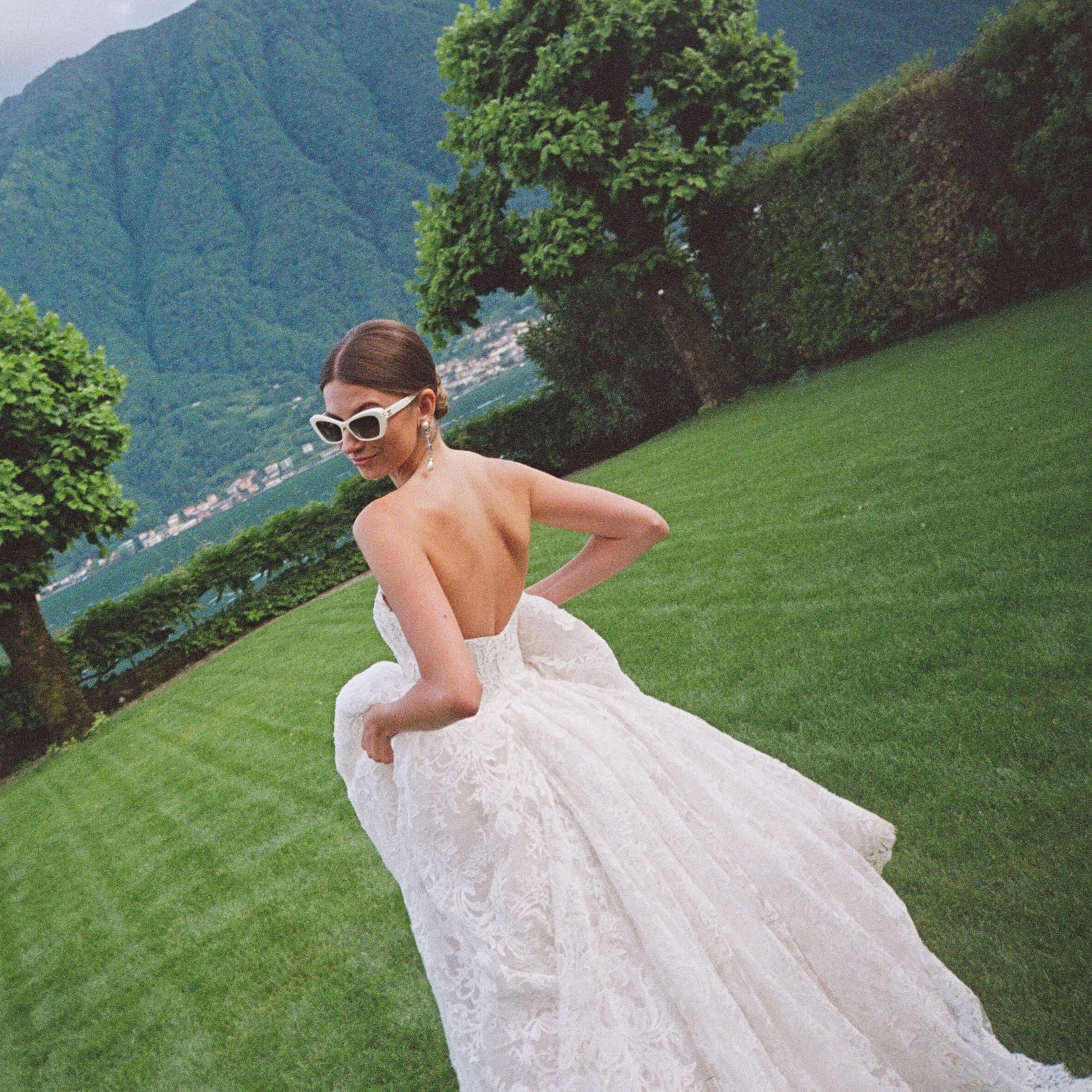 The Bride Wore A Monique Lhuillier Lace Dress Inspired By Grace Kelly To Marry On Lake Como