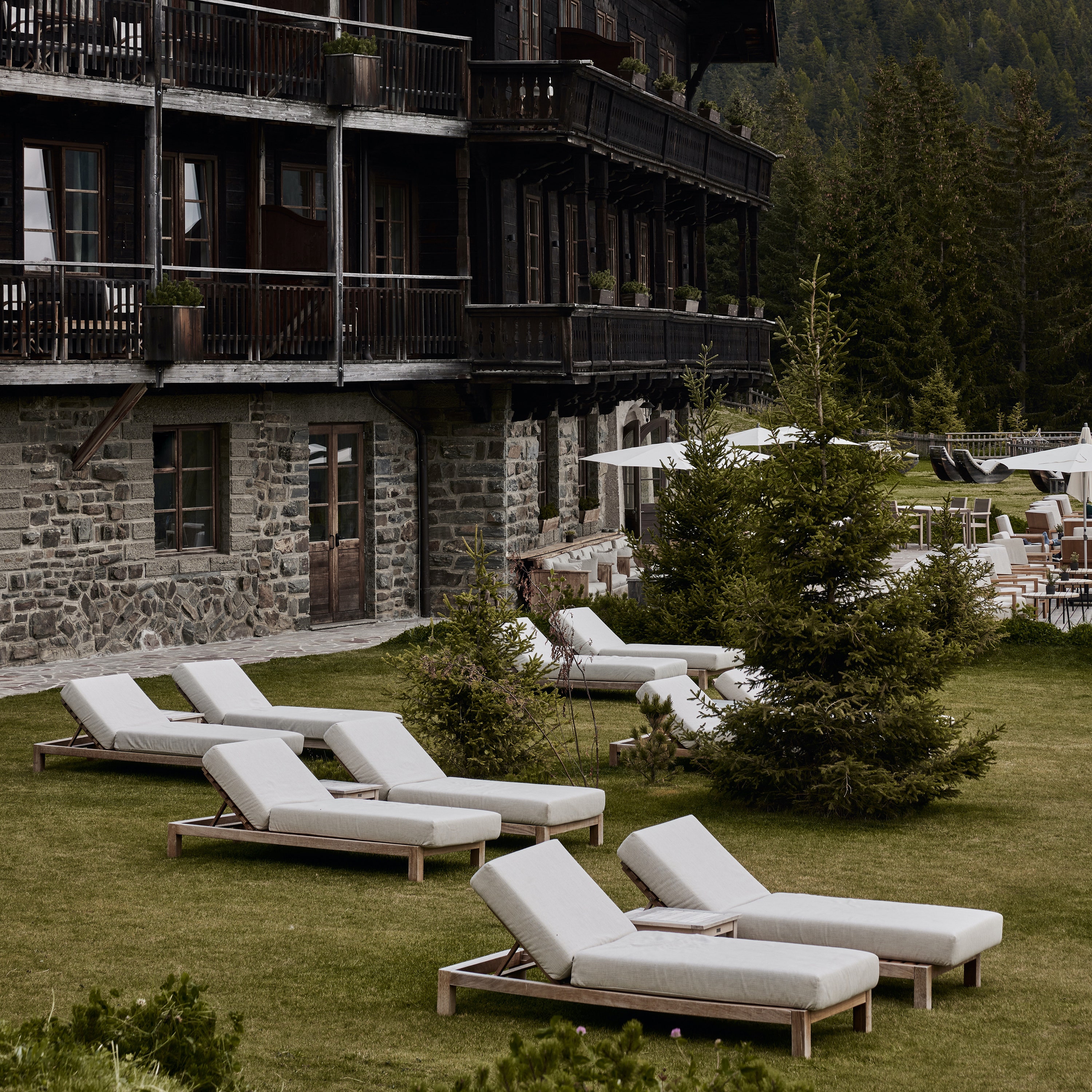 This Sustainable Alpine Spa Boasts Royal History, Mountain Pine Body Scrubs & “Wyda” Classes