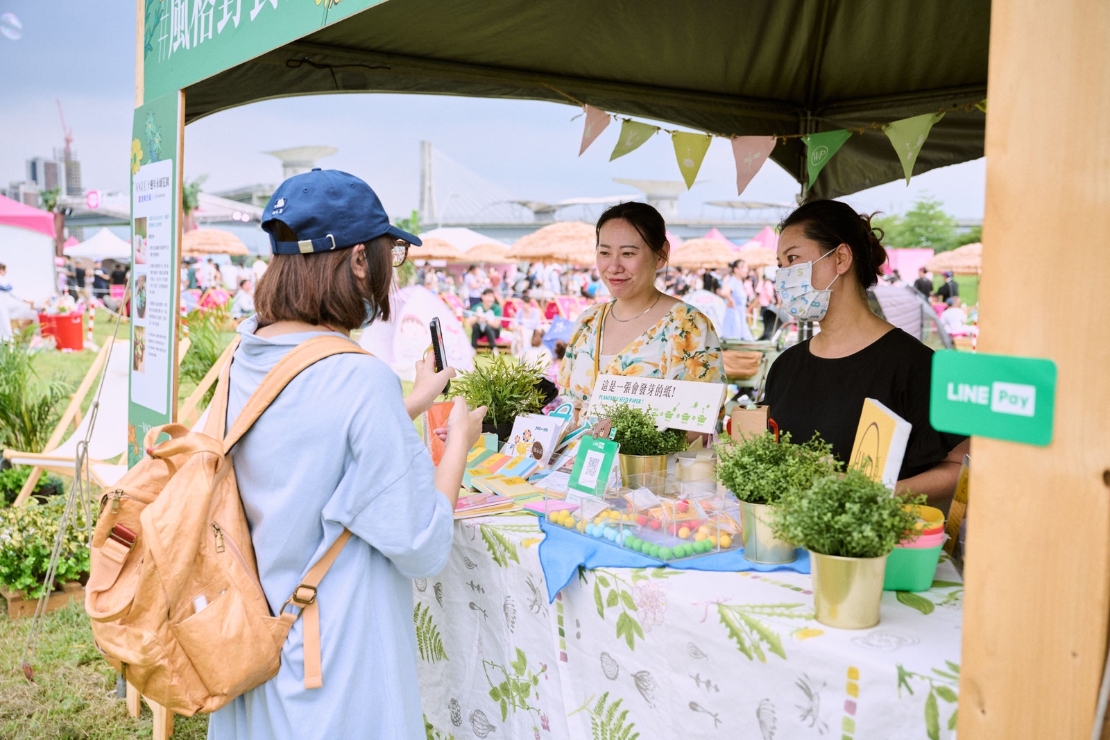 一起永續吧！遠東百貨與VOGUE攜手打造野餐日「10週年永續花園」，用種子紙傳遞愛地球的環保心意！